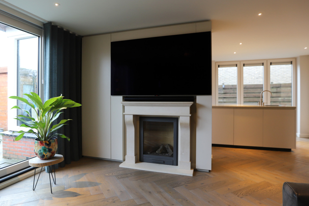 TV-MEUBEL IN JOA'S WHITE, SAMEN MET DE HAARD EEN GEHEEL 10