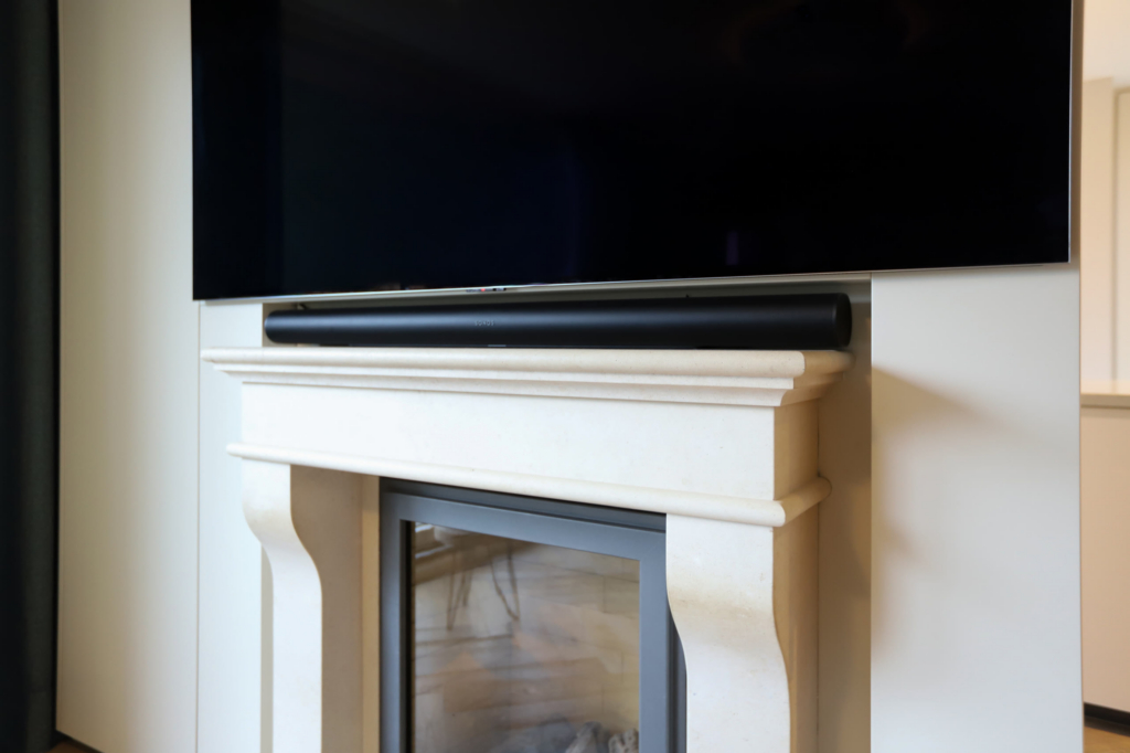 TV-MEUBEL IN JOA'S WHITE, SAMEN MET DE HAARD EEN GEHEEL 4