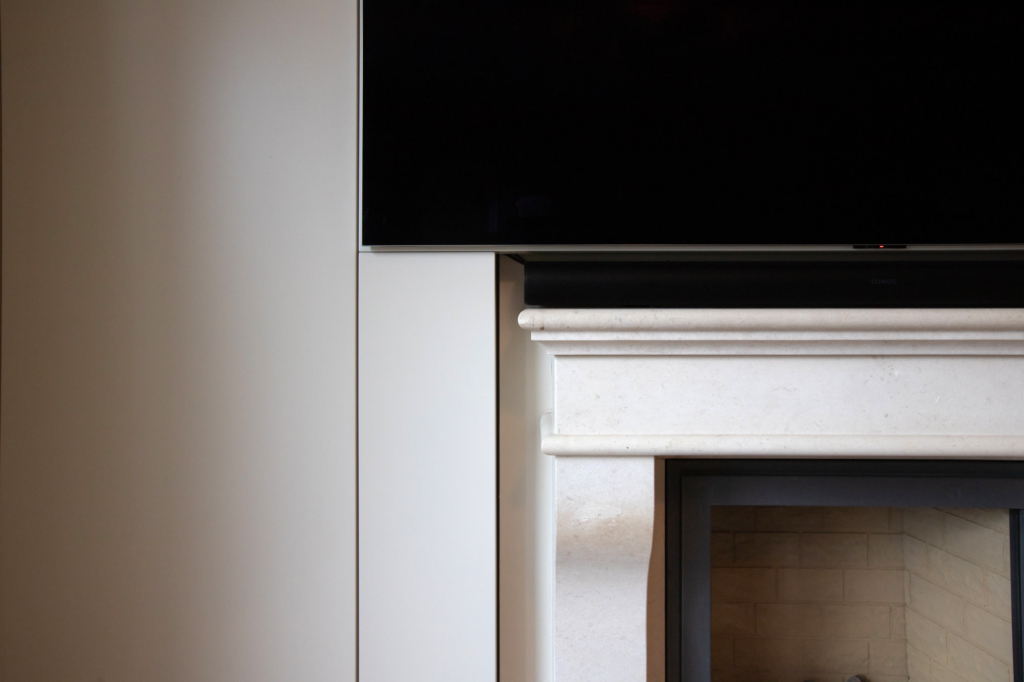 TV-MEUBEL IN JOA'S WHITE, SAMEN MET DE HAARD EEN GEHEEL 5