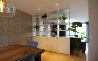 MAATWERK ROOMDIVIDER MET OPEN EN GESLOTEN VAKKEN