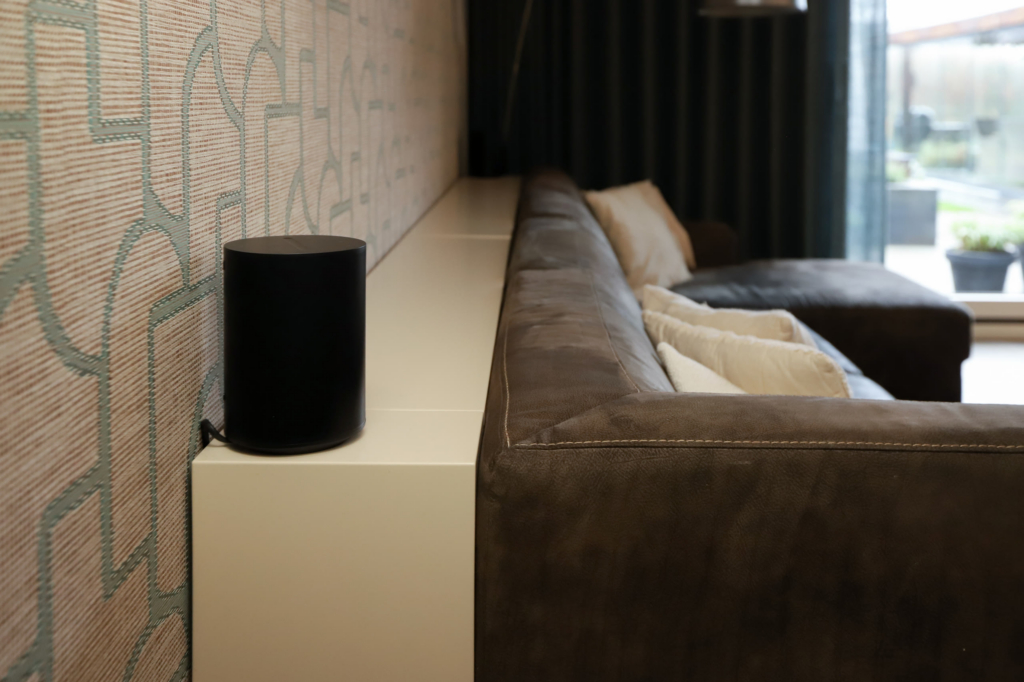 TV-MEUBEL IN JOA'S WHITE, SAMEN MET DE HAARD EEN GEHEEL 1