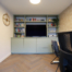 TV-MEUBEL IN JOA'S WHITE, SAMEN MET DE HAARD EEN GEHEEL